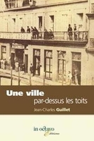 Une ville par-dessus les toits